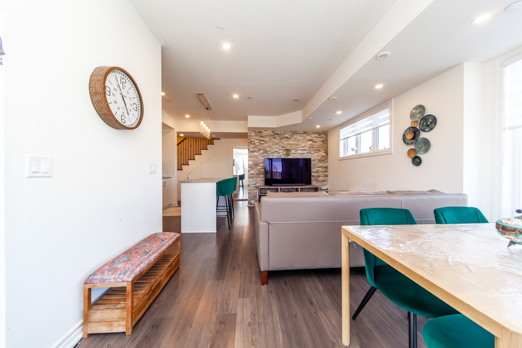 17-115-long-branch-ave-etobicoke-12