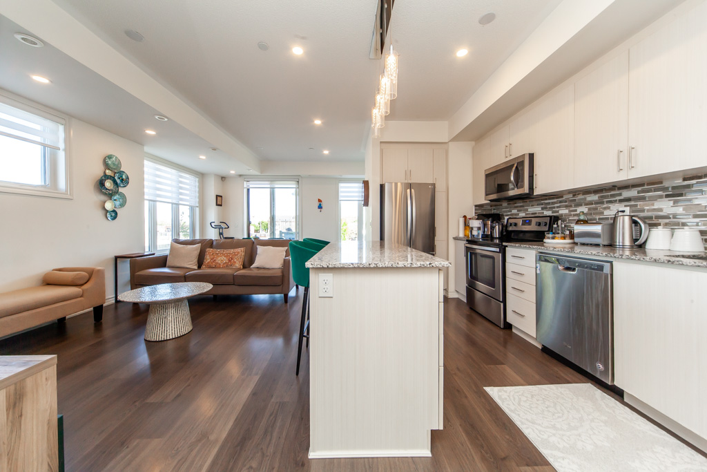 17-115-long-branch-ave-etobicoke-17