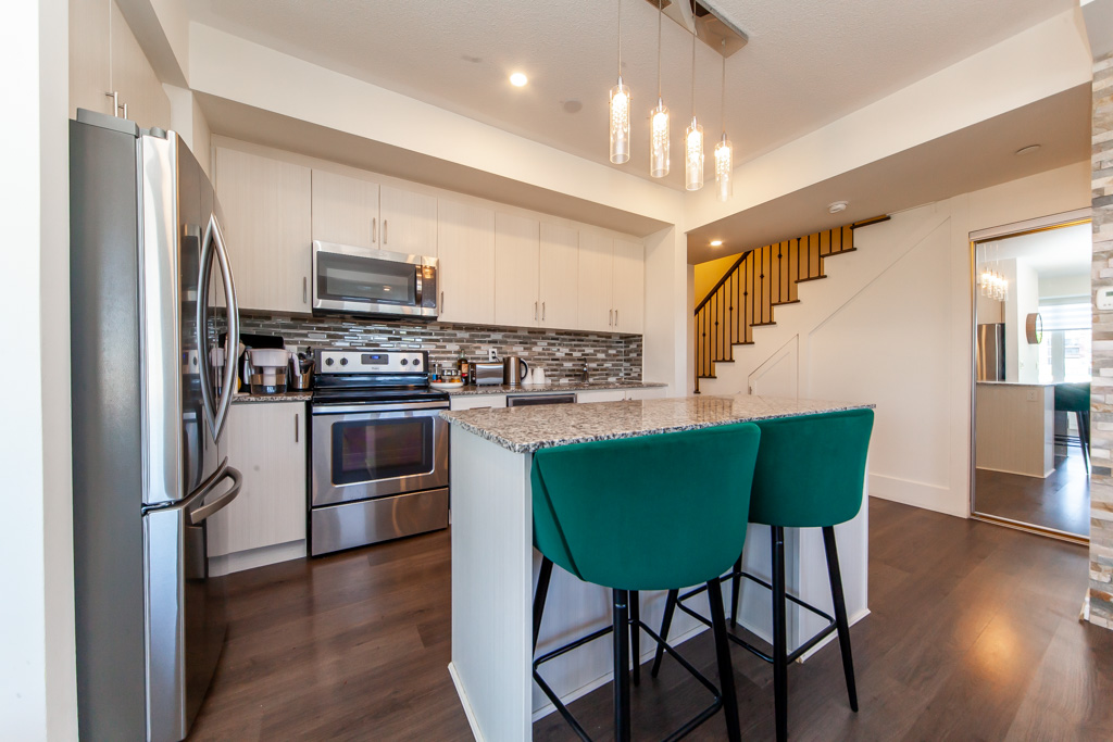 17-115-long-branch-ave-etobicoke-18