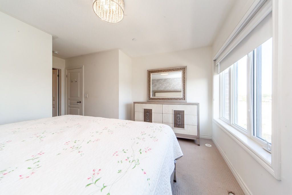 17-115-long-branch-ave-etobicoke-29