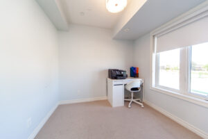 17-115-long-branch-ave-etobicoke-36