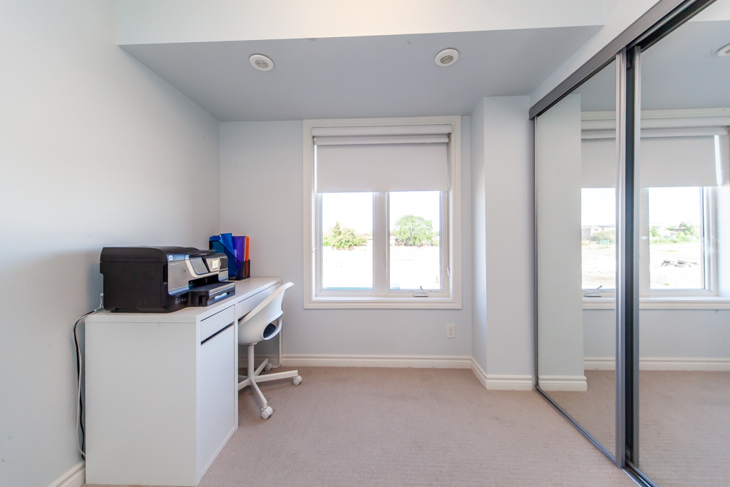 17-115-long-branch-ave-etobicoke-37