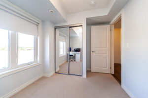 17-115-long-branch-ave-etobicoke-38