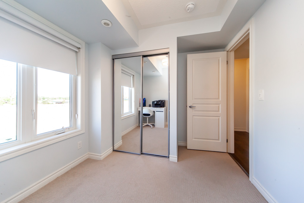 17-115-long-branch-ave-etobicoke-38