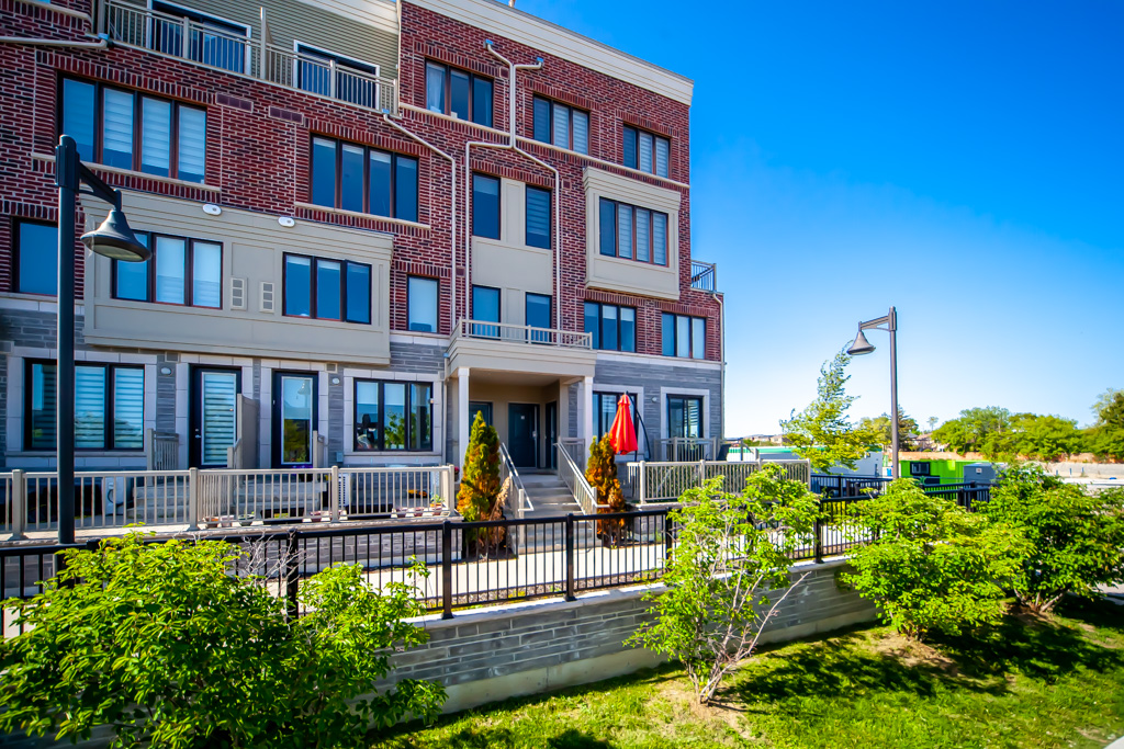 17-115-long-branch-ave-etobicoke-5