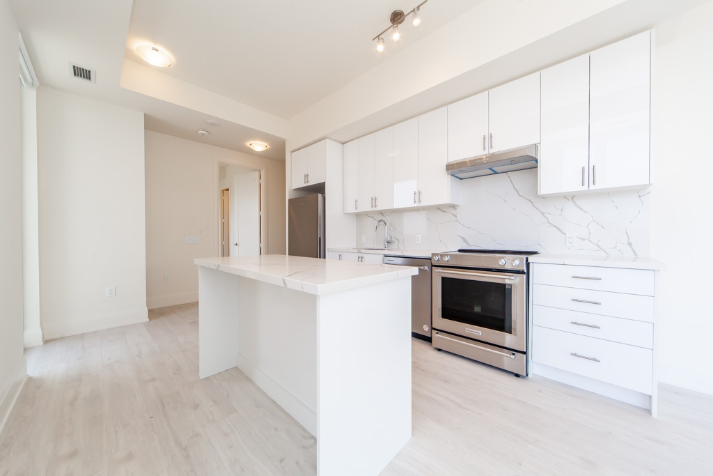 605-8960-jane-st-toronto-18
