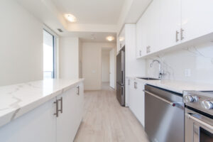 605-8960-jane-st-toronto-19