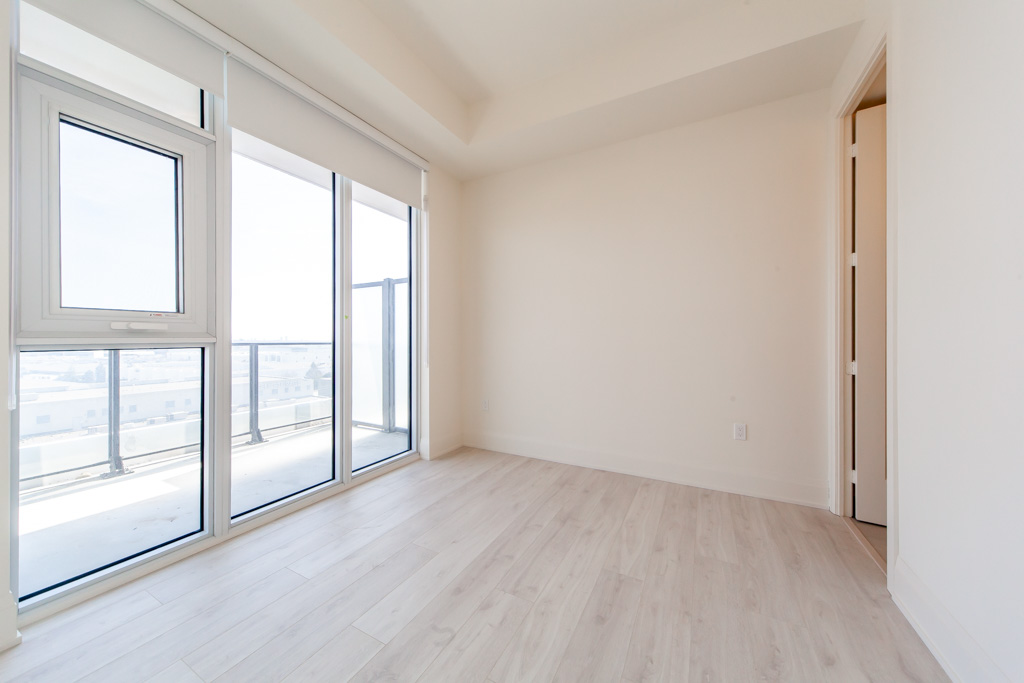 605-8960-jane-st-toronto-32