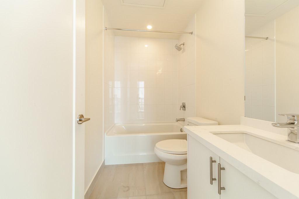 605-8960-jane-st-toronto-36