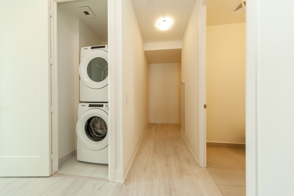 605-8960-jane-st-toronto-37