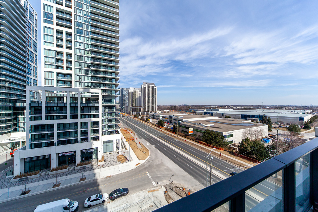 605-8960-jane-st-toronto-44