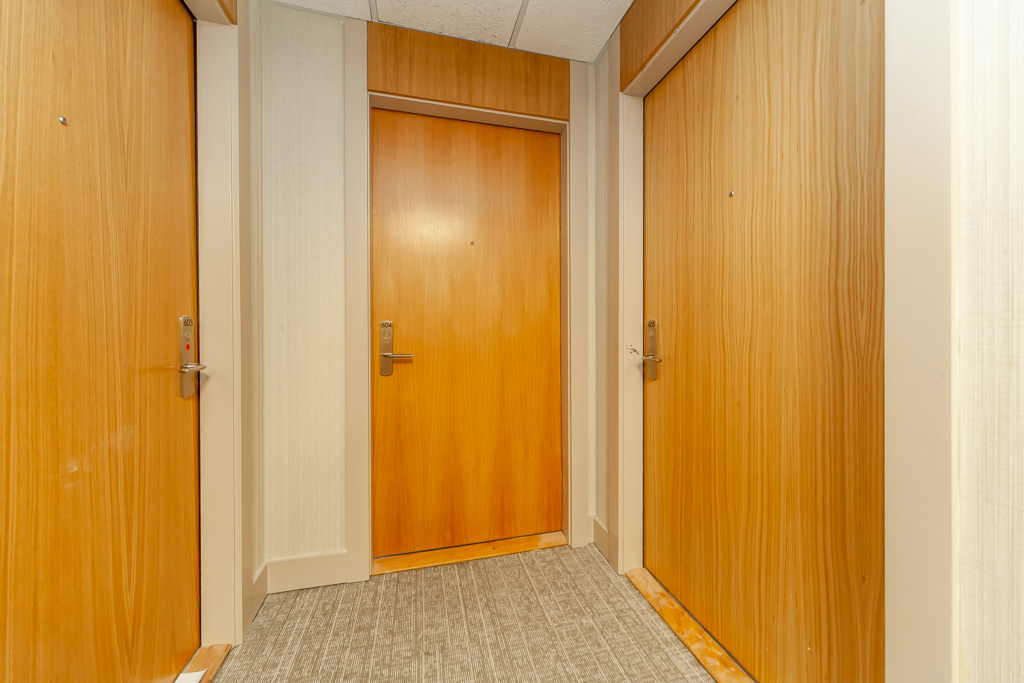 605-8960-jane-st-toronto-9