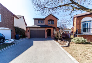 904-thistle-down-cir-mississauga-1