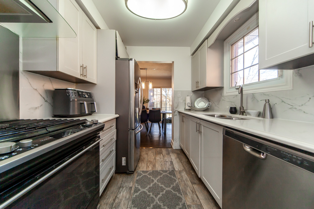 904-thistle-down-cir-mississauga-19