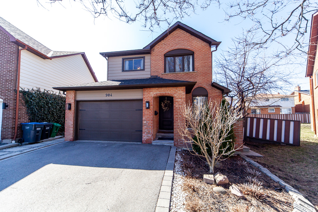 904-thistle-down-cir-mississauga-3