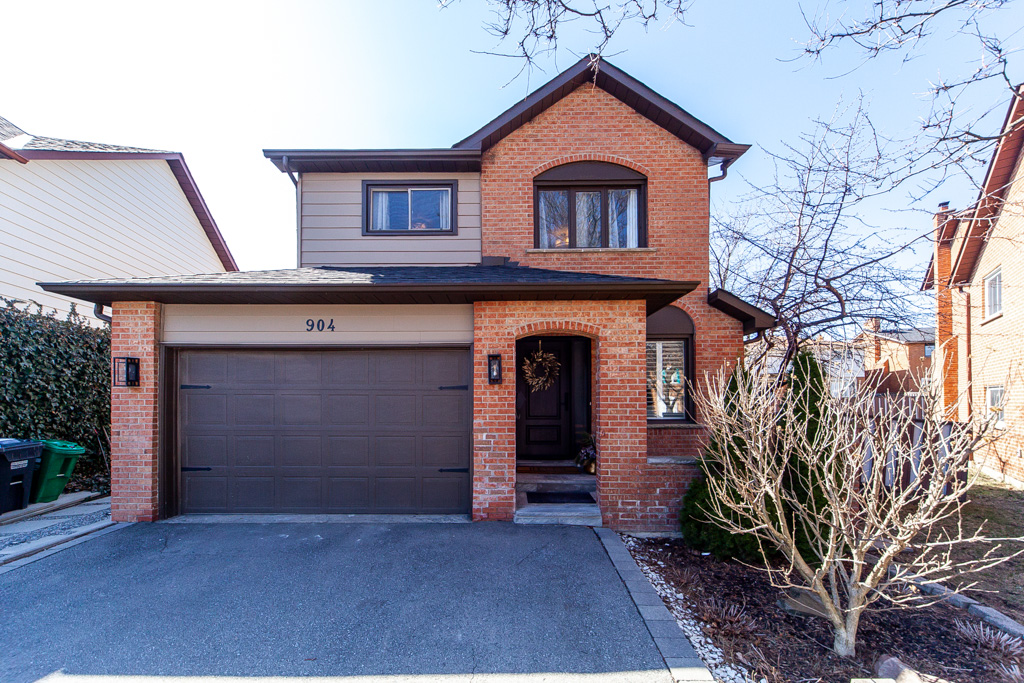 904-thistle-down-cir-mississauga-4