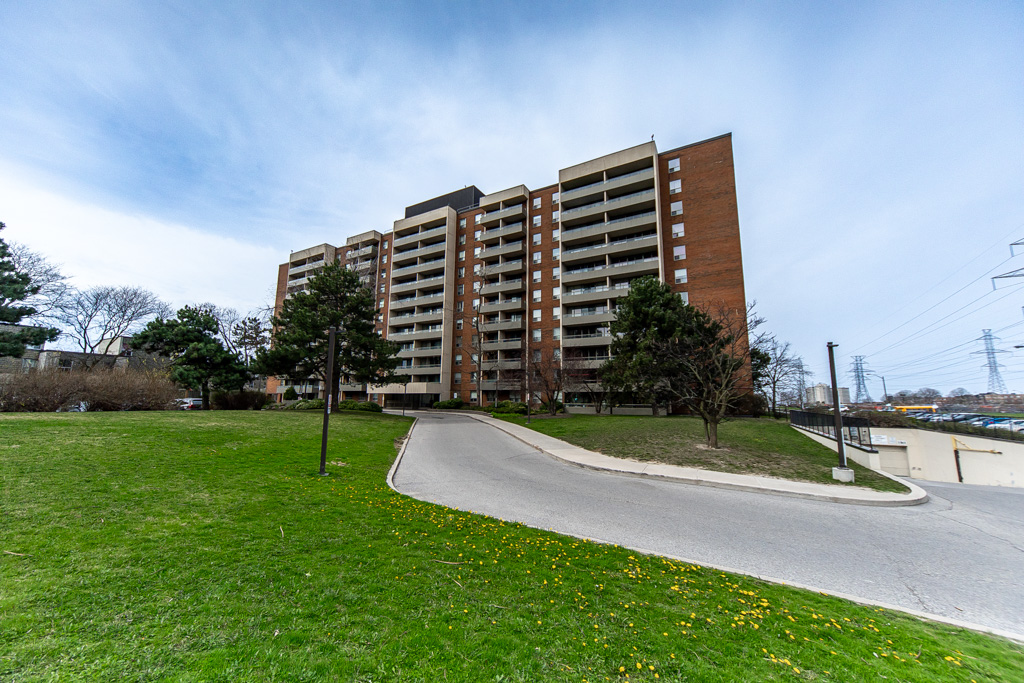 1103-9-four-winds-dr-north-york-3