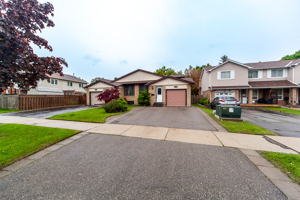 2819-bucklepost-cres-mississauga-1