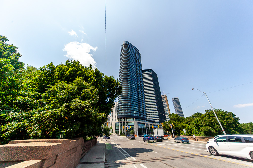 2924-585-bloor-st-e-toronto-1