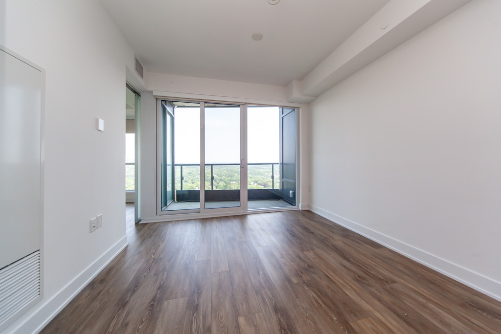 2924-585-bloor-st-e-toronto-14