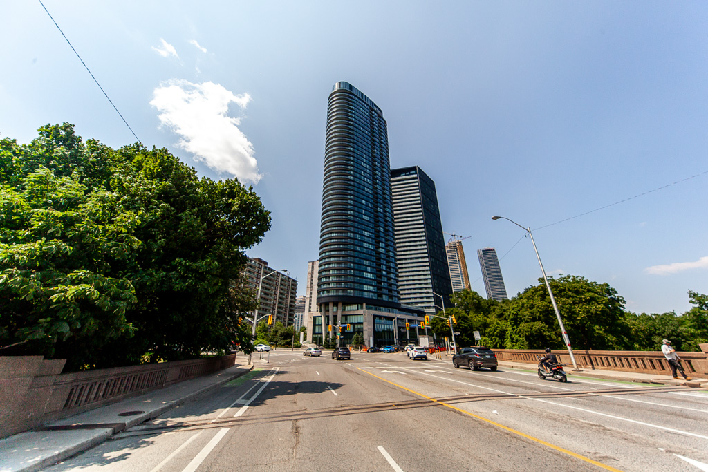 2924-585-bloor-st-e-toronto-2