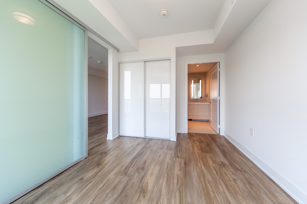 2924-585-bloor-st-e-toronto-33