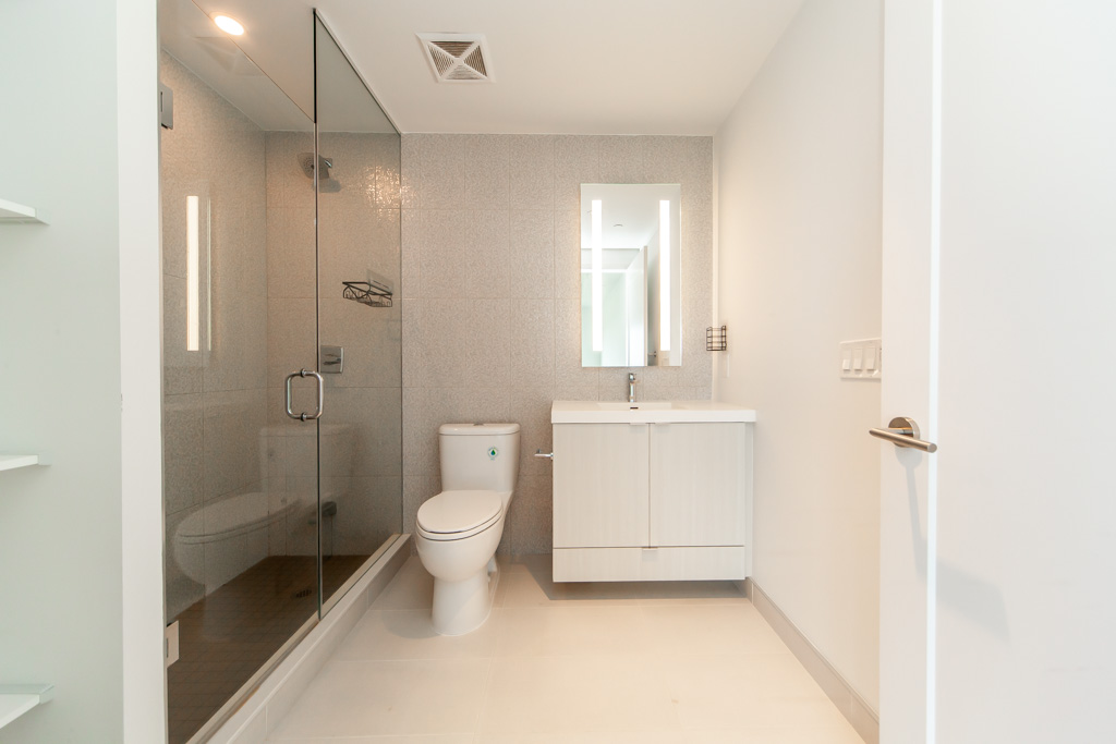2924-585-bloor-st-e-toronto-34