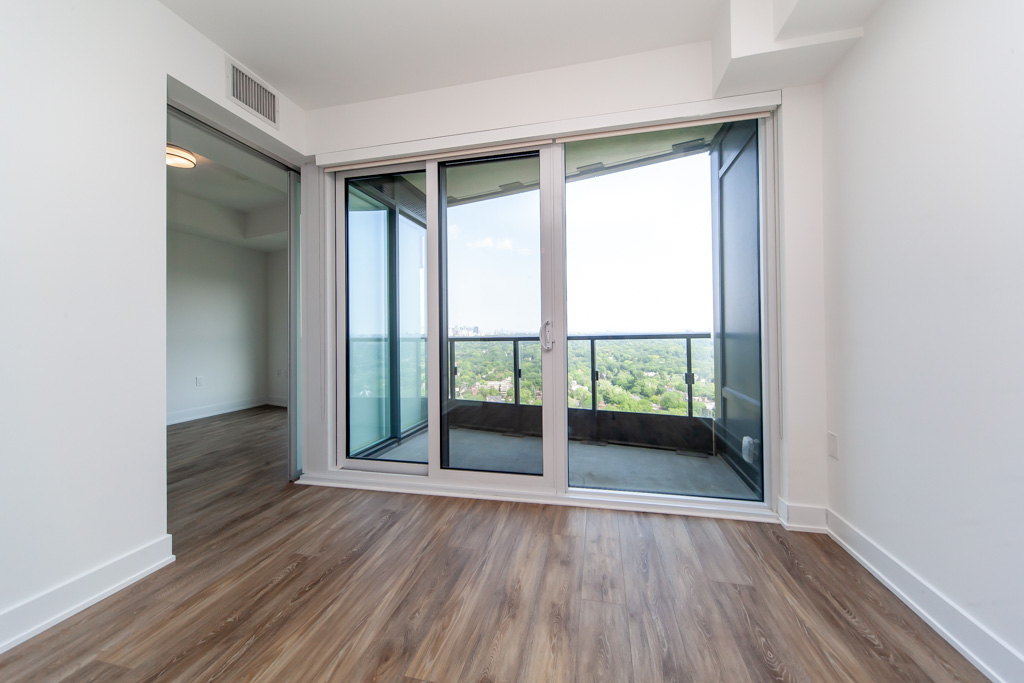 2924-585-bloor-st-e-toronto-35