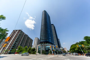2924-585-bloor-st-e-toronto-4
