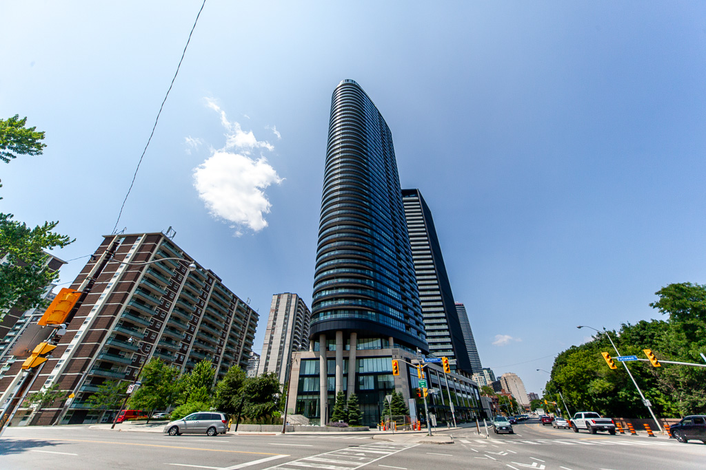 2924-585-bloor-st-e-toronto-4