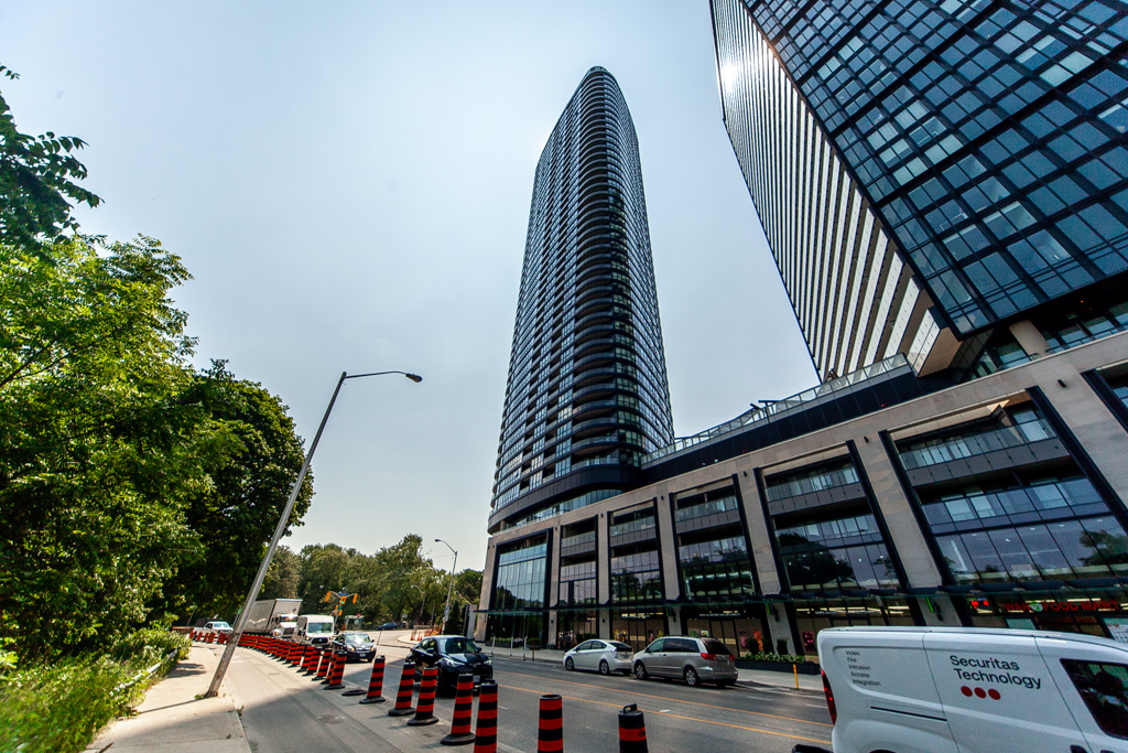 2924-585-bloor-st-e-toronto-41