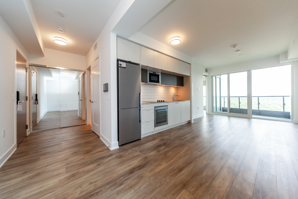 2924-585-bloor-st-e-toronto-8