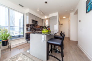 502-1-grandview-ave-thornhill-15
