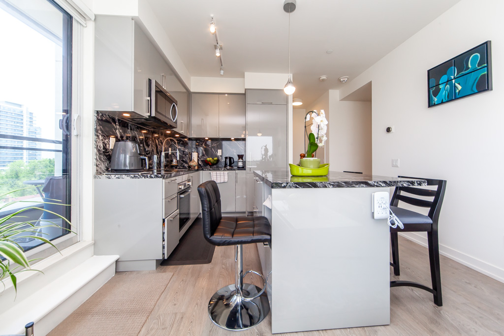 502-1-grandview-ave-thornhill-16
