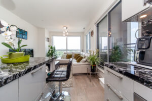 502-1-grandview-ave-thornhill-17