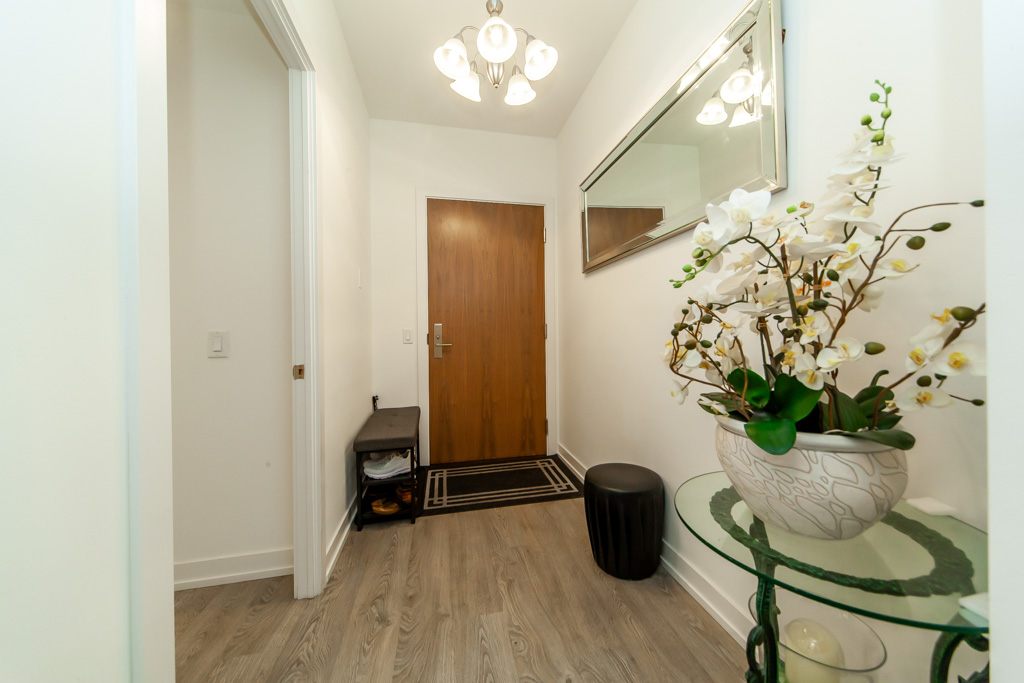 502-1-grandview-ave-thornhill-21