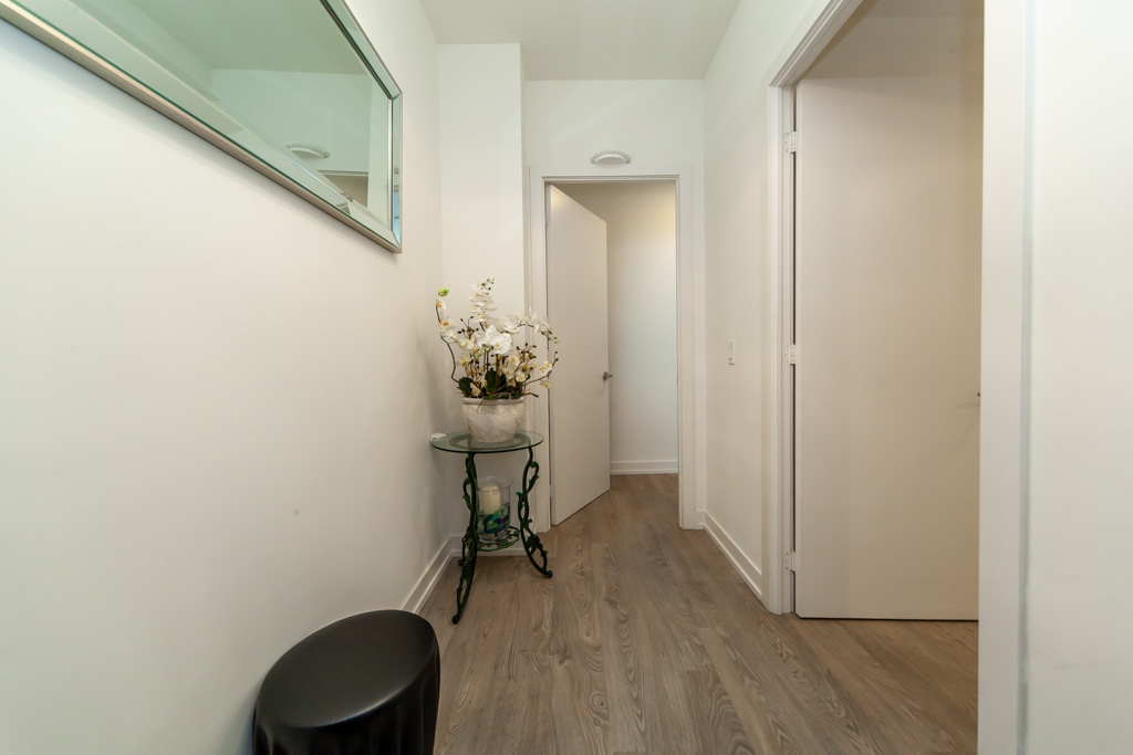 502-1-grandview-ave-thornhill-22