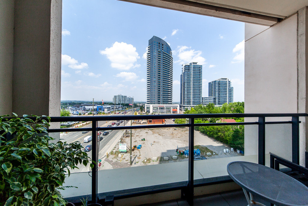 502-1-grandview-ave-thornhill-35