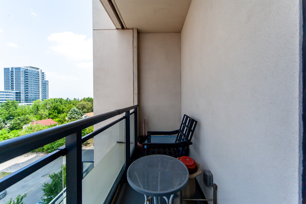 502-1-grandview-ave-thornhill-36