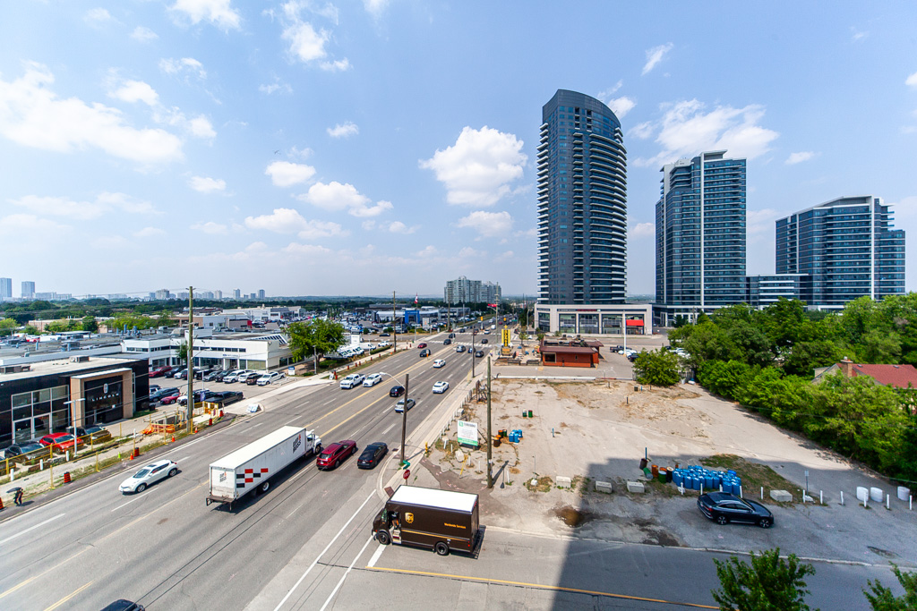 502-1-grandview-ave-thornhill-37