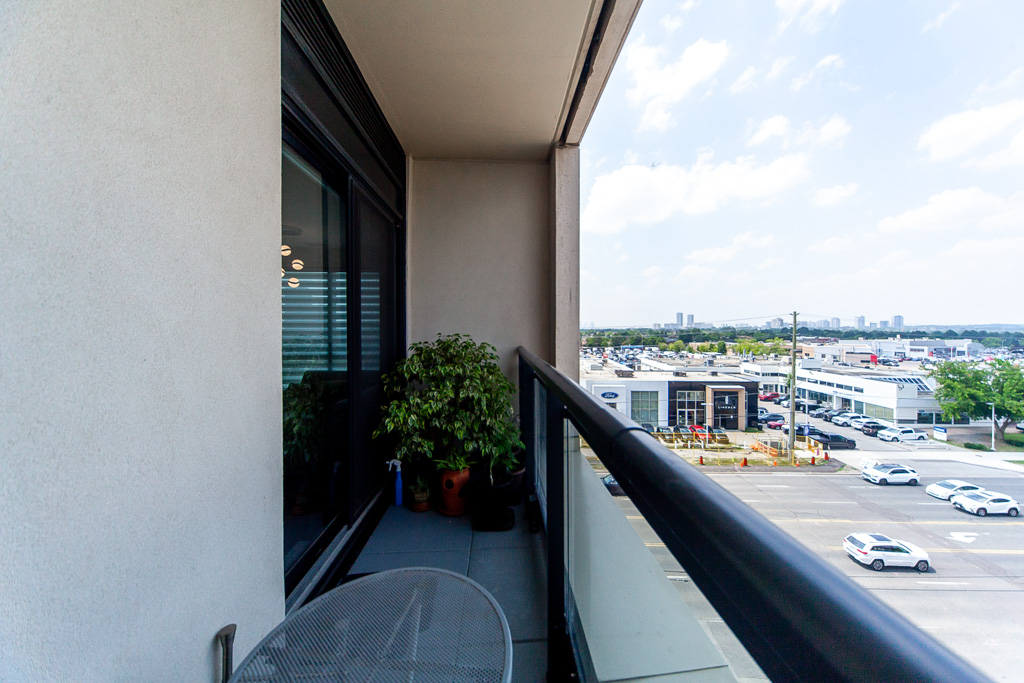 502-1-grandview-ave-thornhill-38