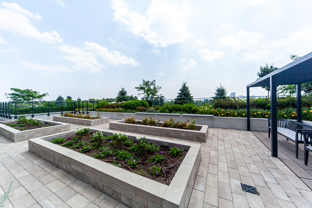 502-1-grandview-ave-thornhill-44