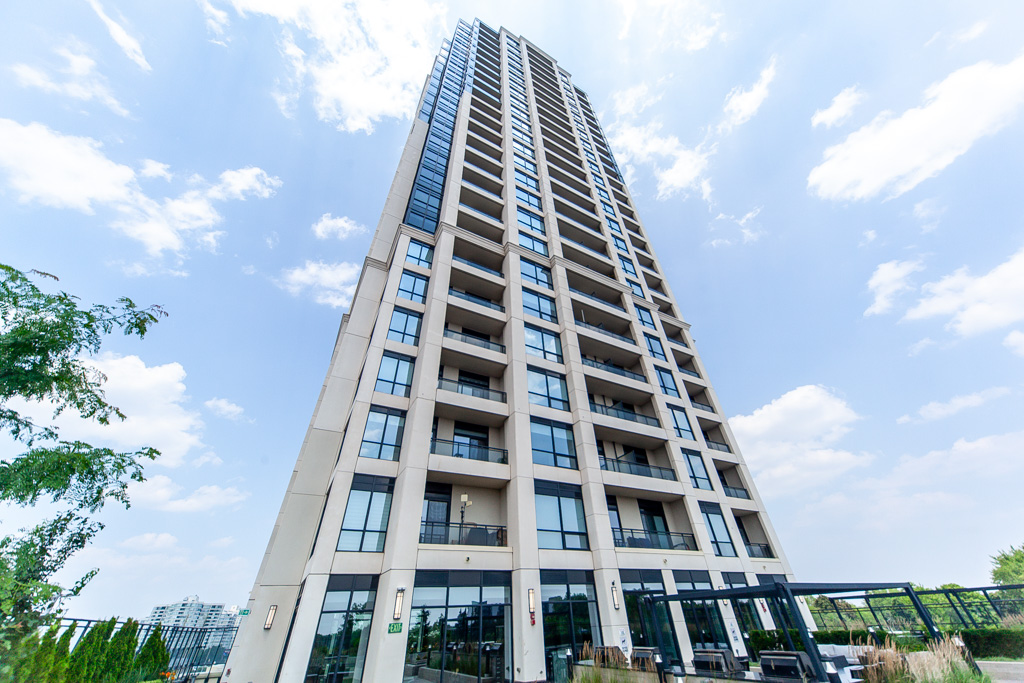 502-1-grandview-ave-thornhill-46