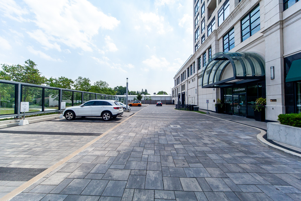 502-1-grandview-ave-thornhill-48