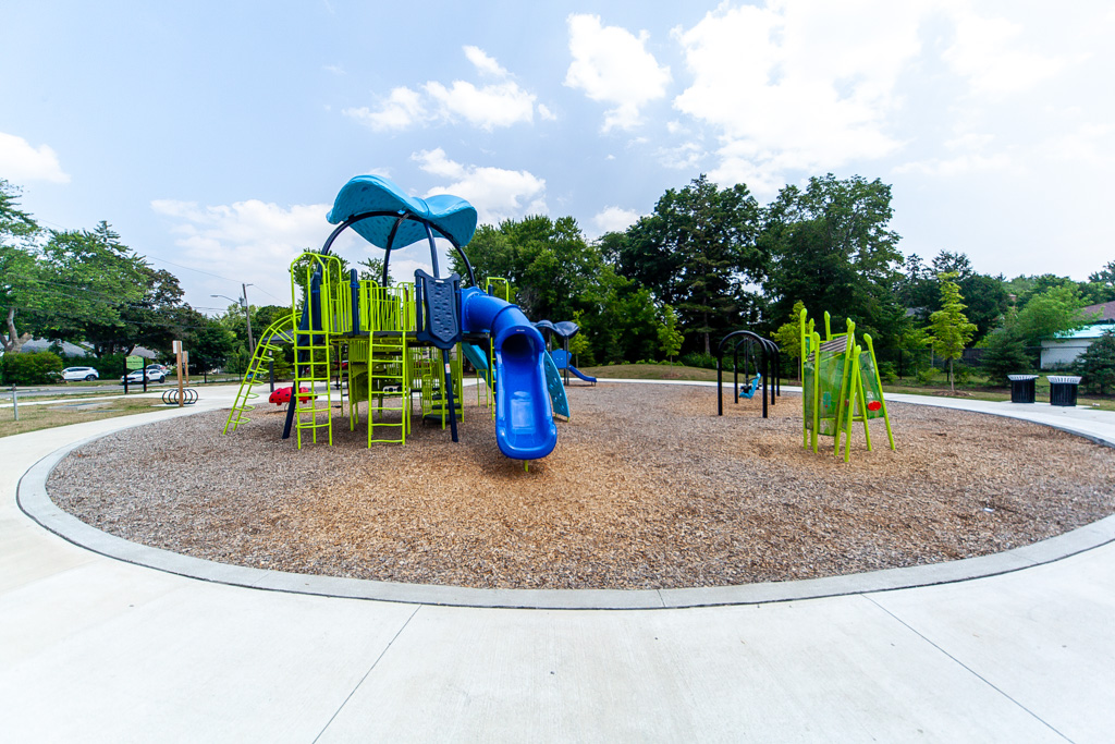 502-1-grandview-ave-thornhill-51