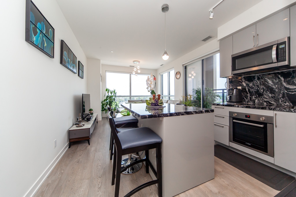 502-1-grandview-ave-thornhill-7