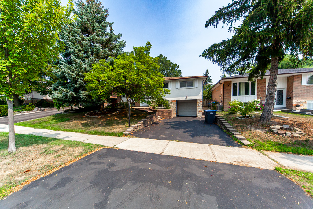 3605-the-credit-woodlands-mississauga-1