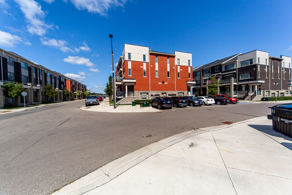 12-250-lagerfeld-dr-brampton-1