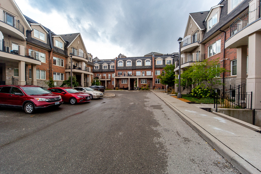 36-02-2420-baronwood-dr-oakville-1