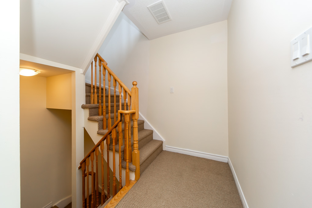 36-02-2420-baronwood-dr-oakville-27